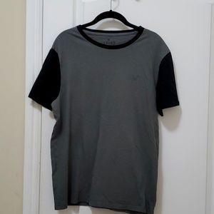 AMERICAN EAGLE Charcoal Grey With Black Short Sleeves T-shirt Size Large